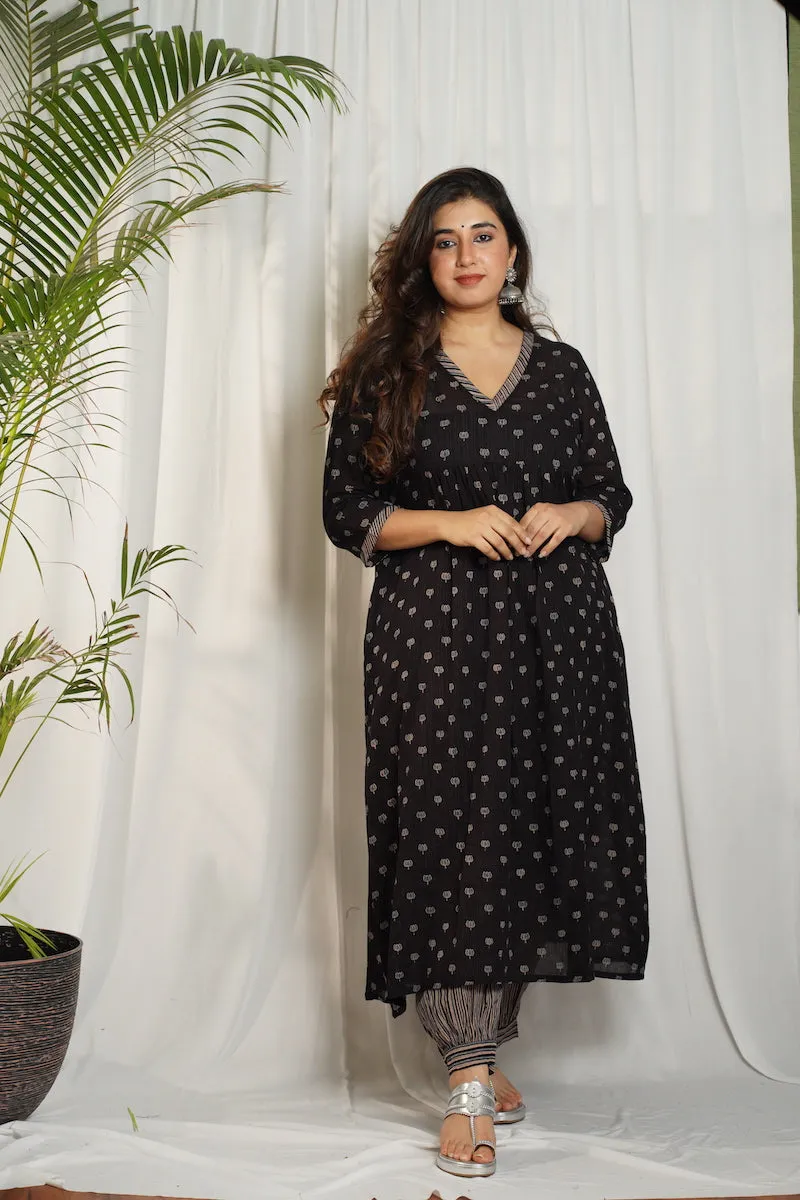 Ajrakh Lotus Pleated Mul Kurta | Relove