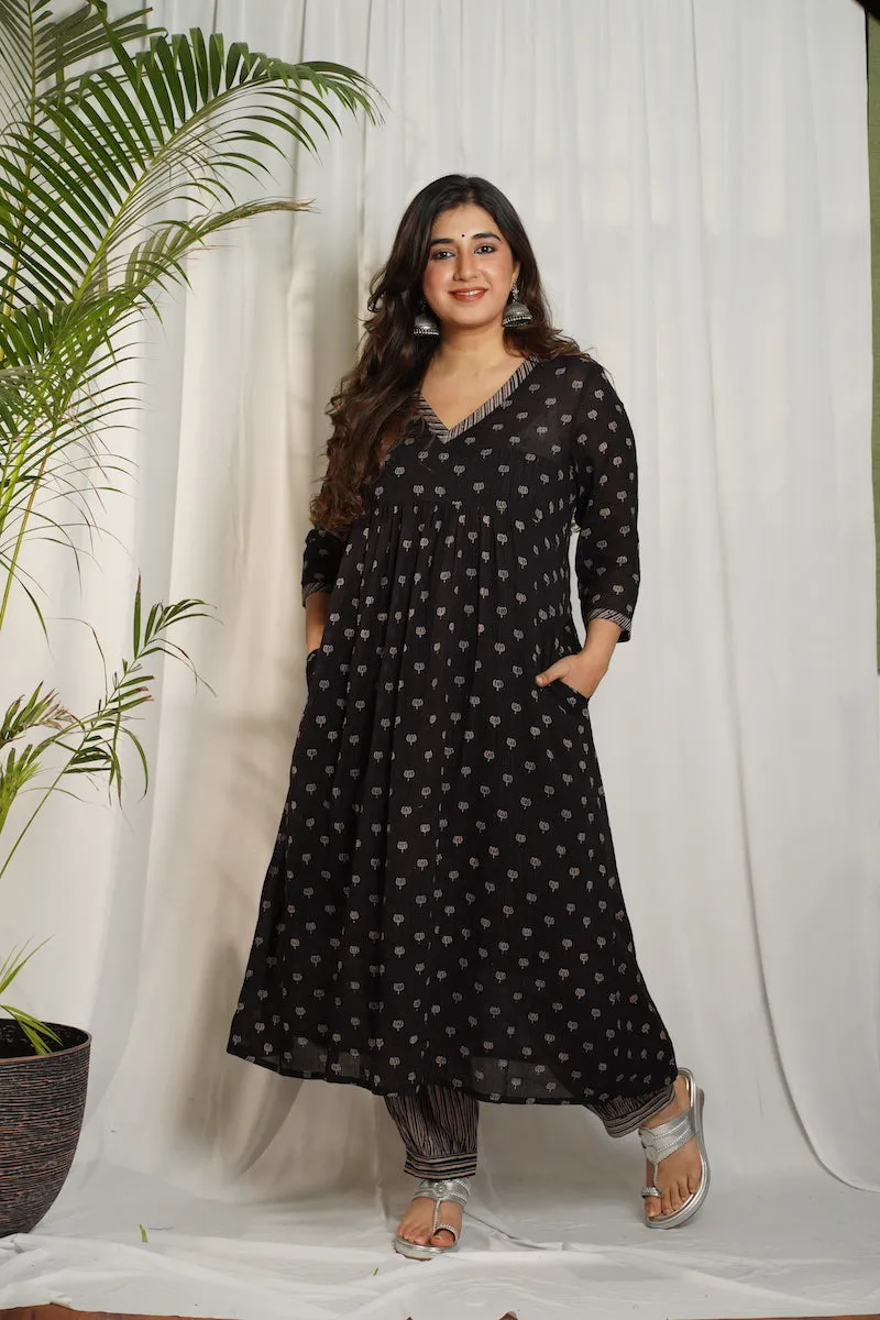 Ajrakh Lotus Pleated Mul Kurta | Relove