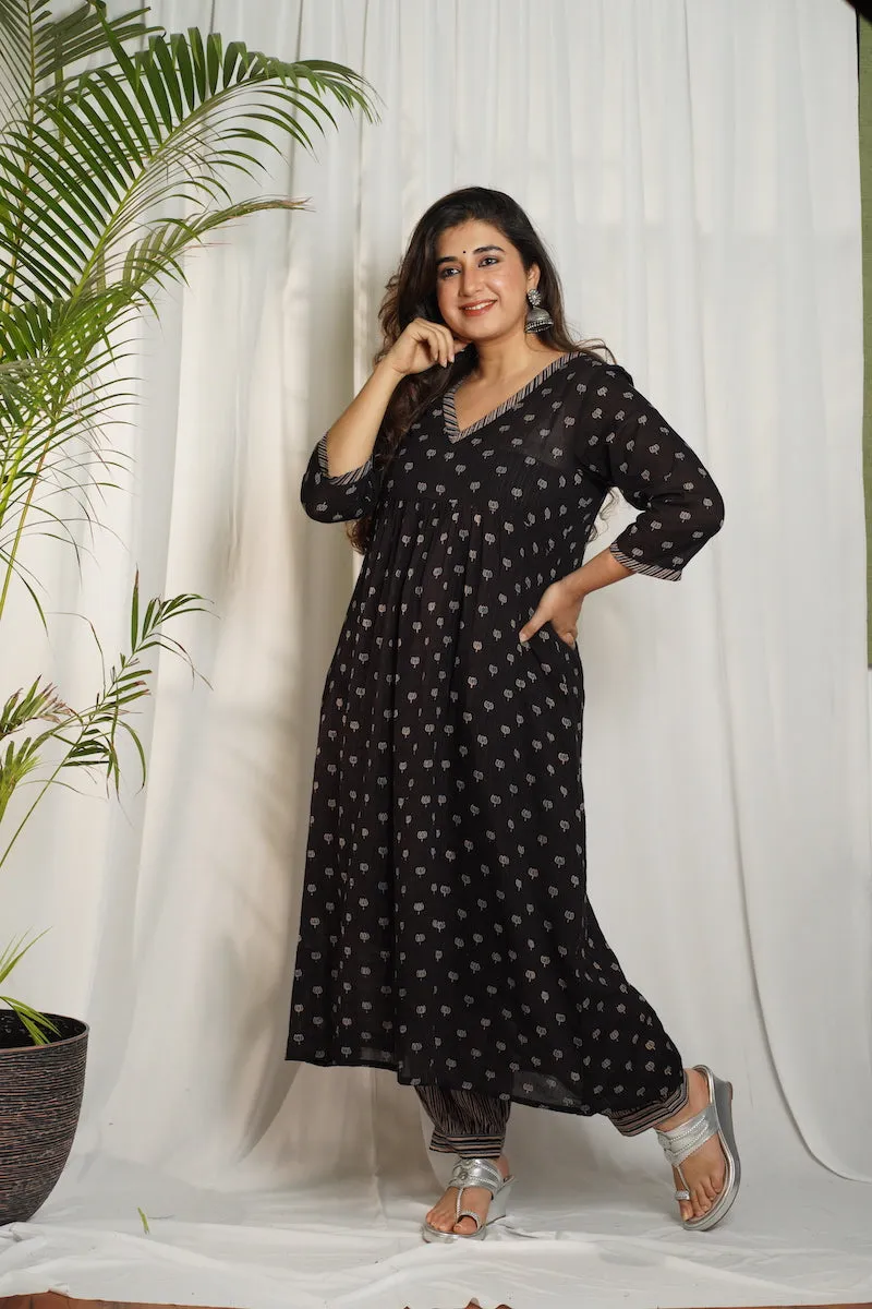 Ajrakh Lotus Pleated Mul Kurta | Relove